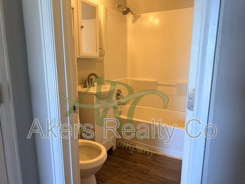 1420 N Hudson Ave - Photo 3 of 9