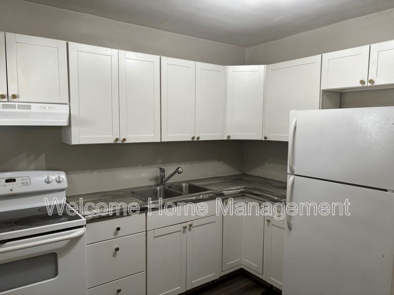 758 Cannon St E #2 - Photo 4 of 11