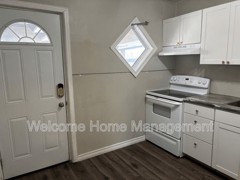 758 Cannon St E #2 - Photo 6 of 11