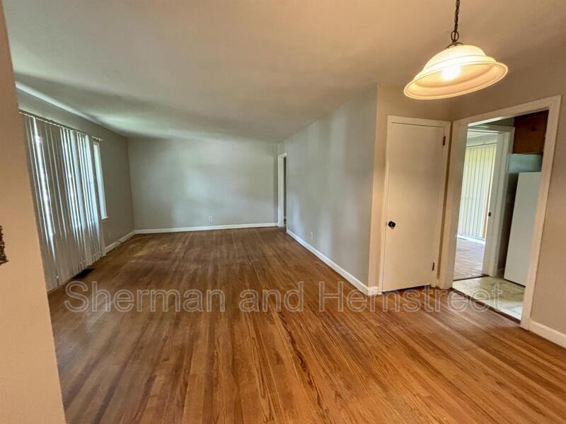 2020 Garr Dr - Photo 4 of 9
