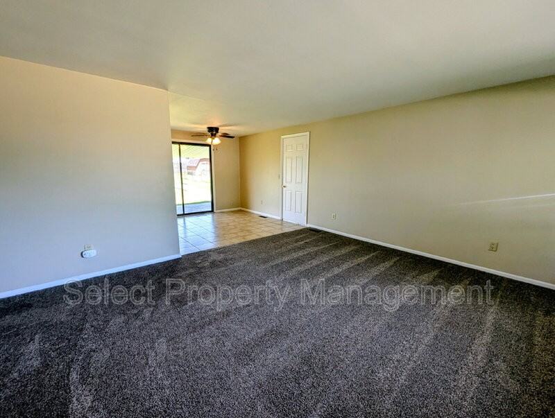 1419 Aberdeen Ln - Photo 2 of 19