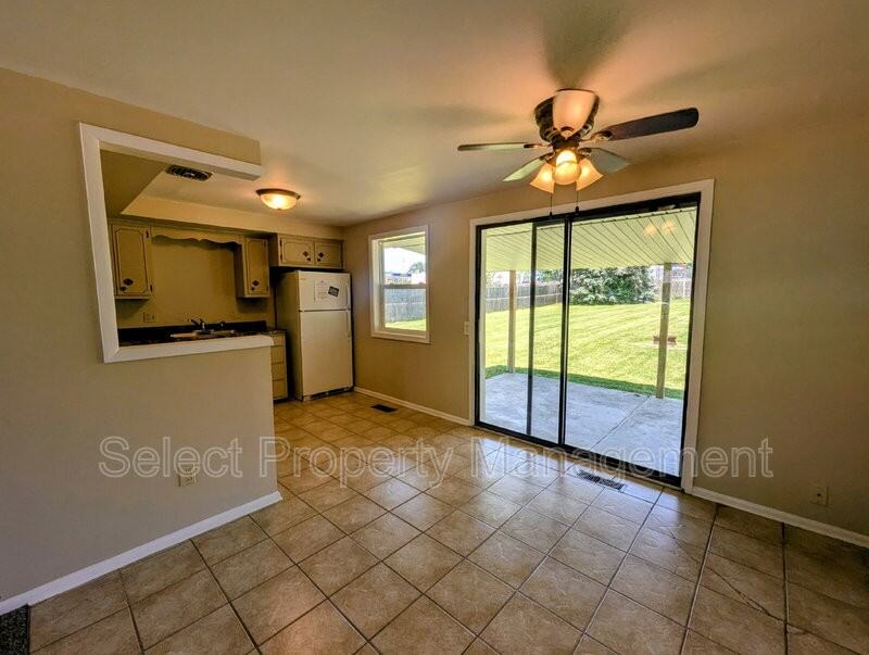 1419 Aberdeen Ln - Photo 4 of 19