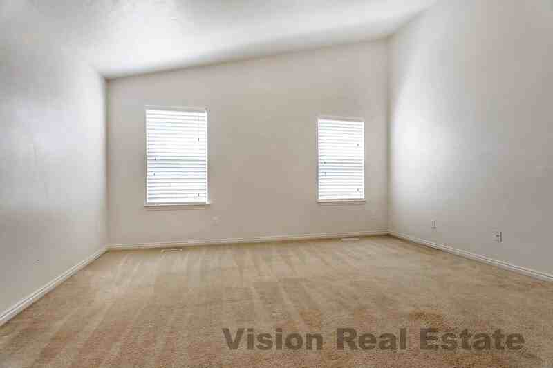 1484 E St - Photo 3 of 15