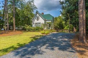 featured image of 560 E New England Ave