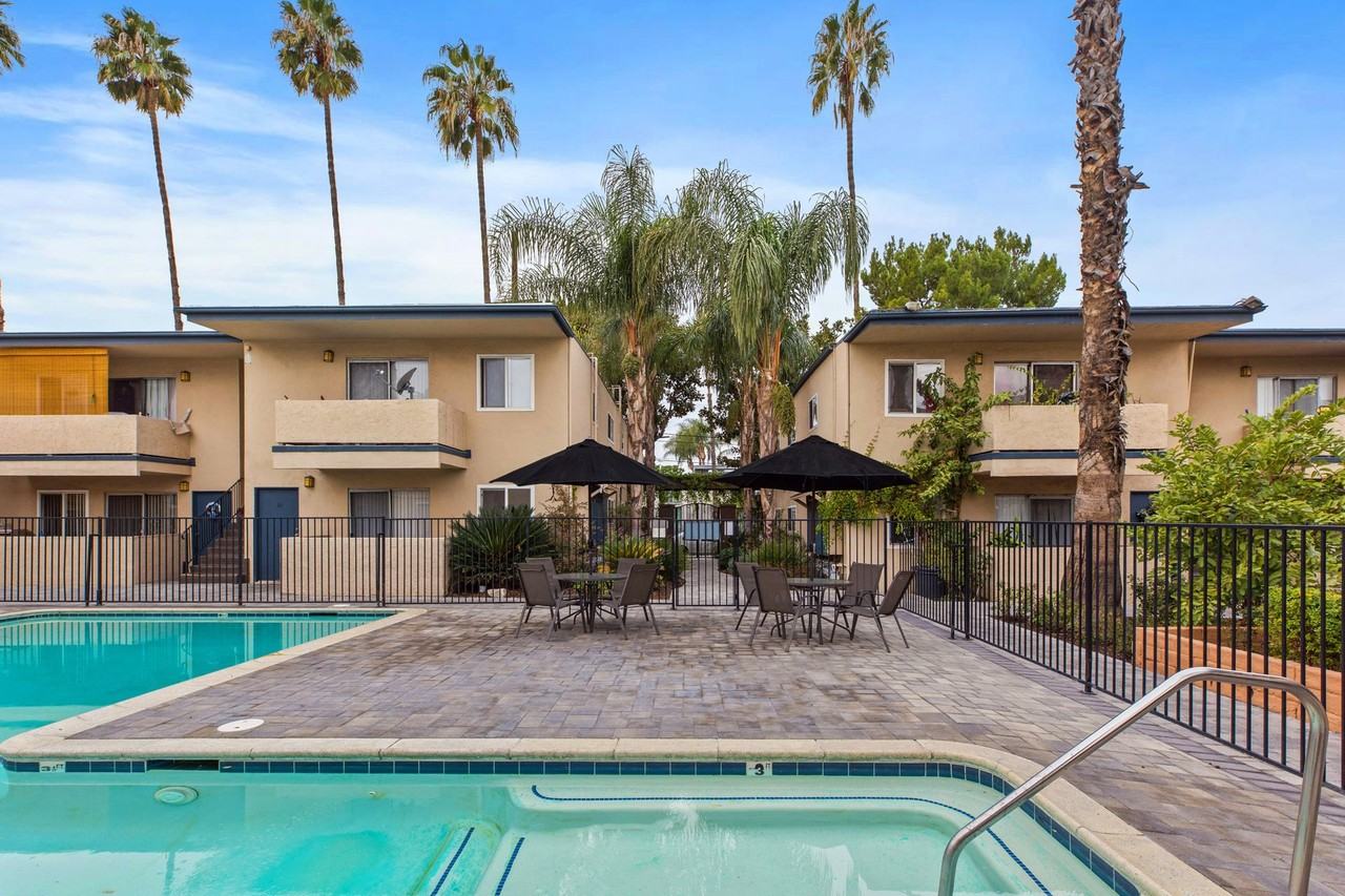 Tarzana Court Apartments - Photo 2 of 8