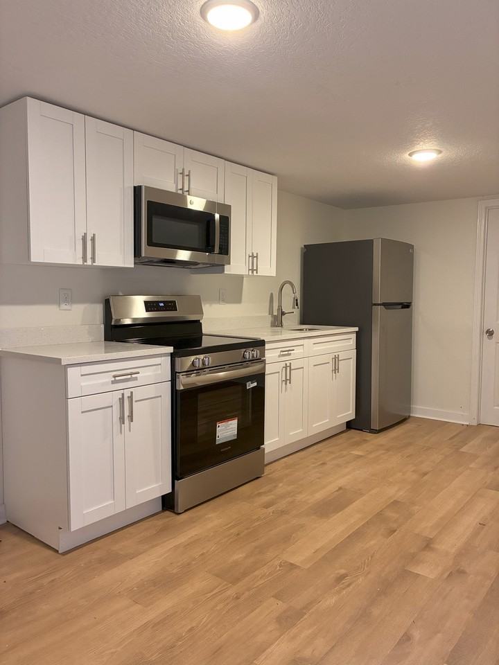 844 Tyler St #1 - Photo 3 of 9