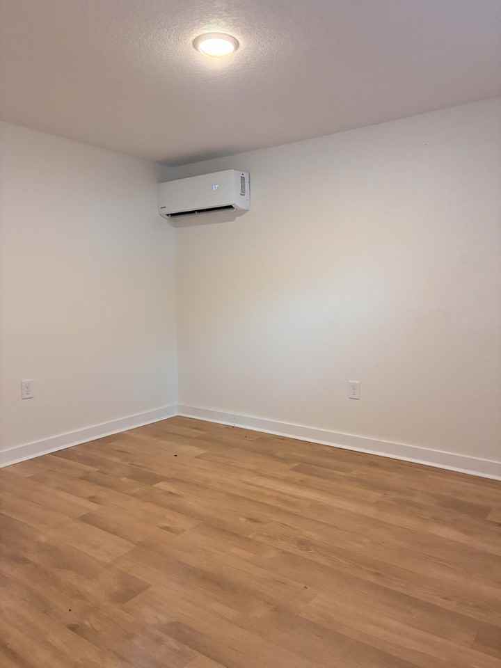 844 Tyler St #1 - Photo 4 of 9