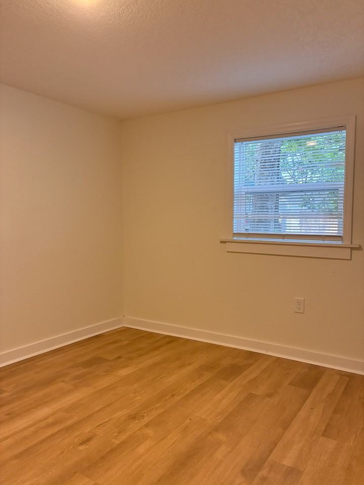 844 Tyler St #1 - Photo 5 of 9