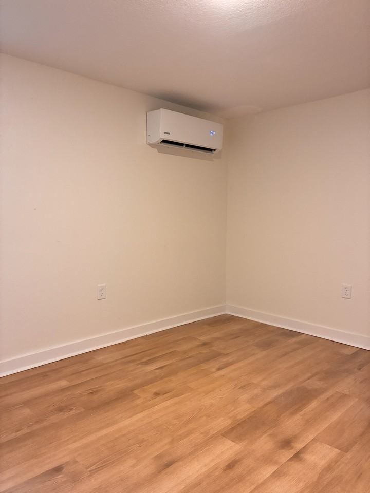 844 Tyler St #1 - Photo 6 of 9
