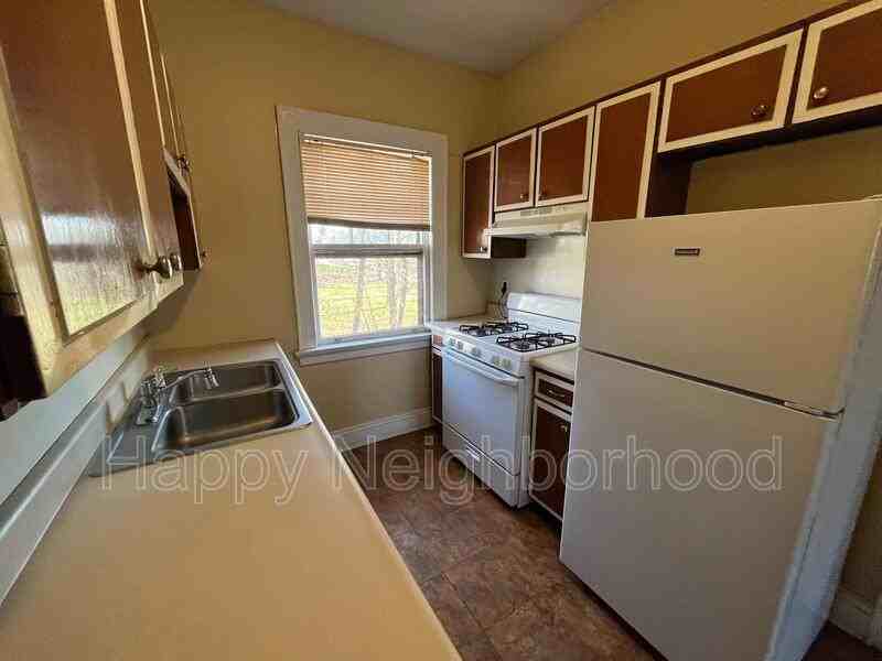 130 Bradley Avenueunit - Photo 4 of 34