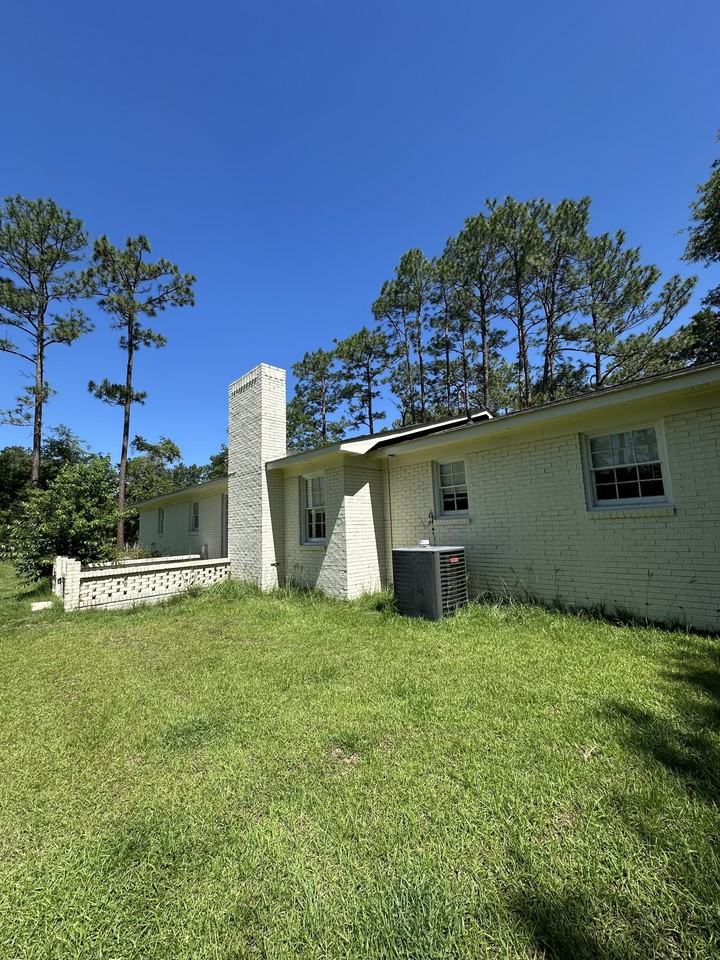 605 Honeysuckle Ln - Photo 2 of 11