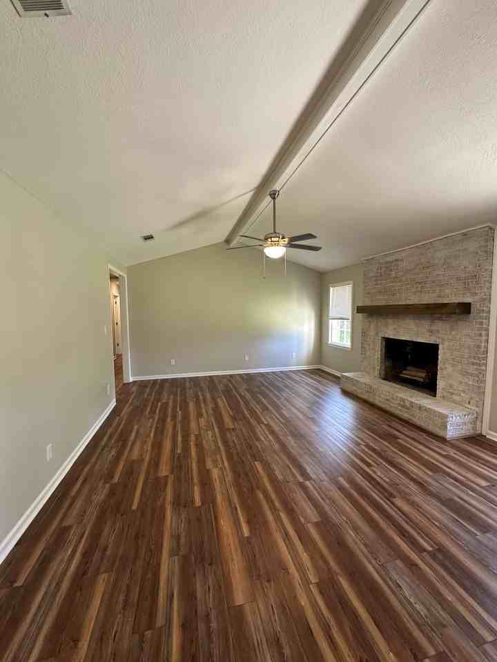 605 Honeysuckle Ln - Photo 4 of 11