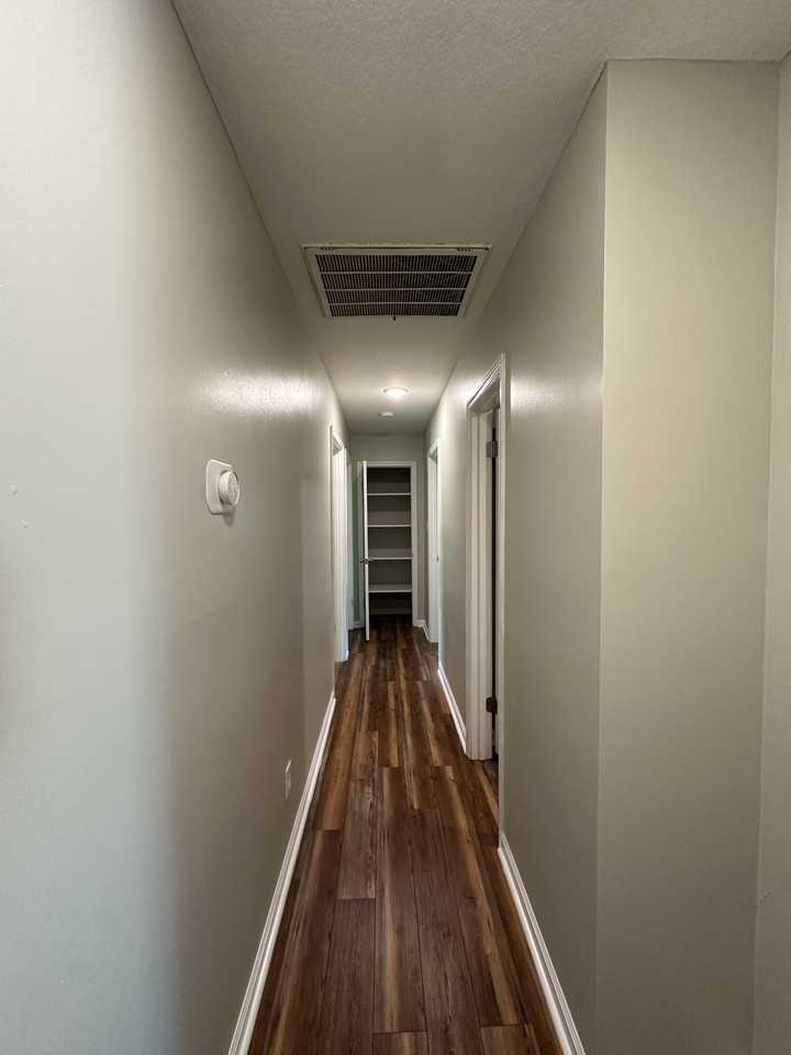 605 Honeysuckle Ln - Photo 7 of 11