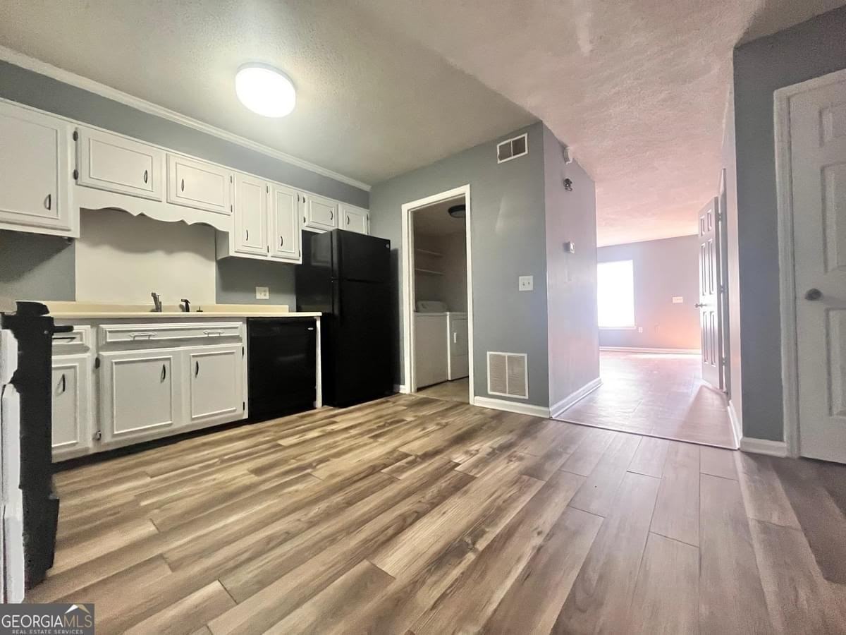 251 Knight Drive - 1unit 18 #1 - Photo 2 of 11