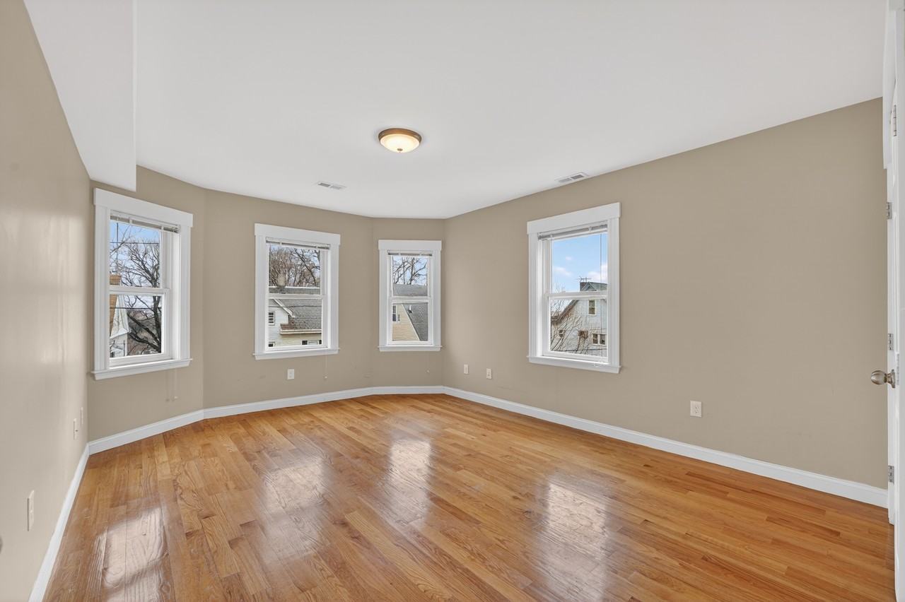25 Main St #3