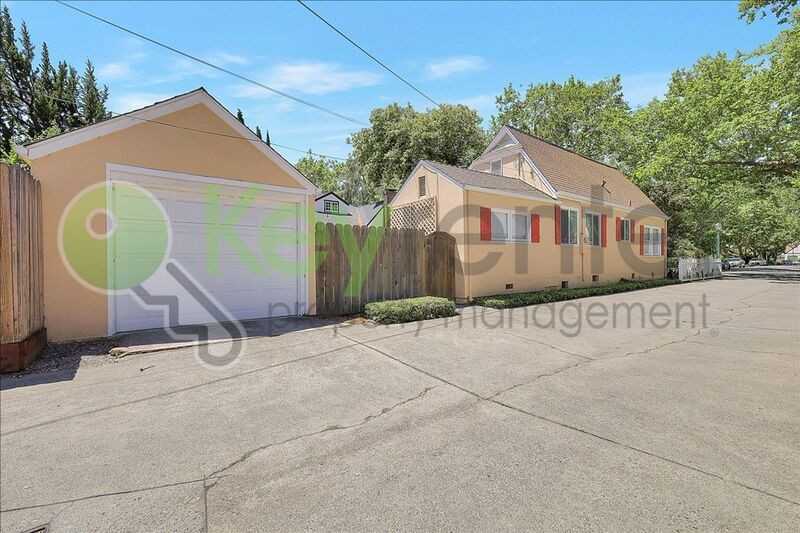2933 27th St - Photo 4 of 36