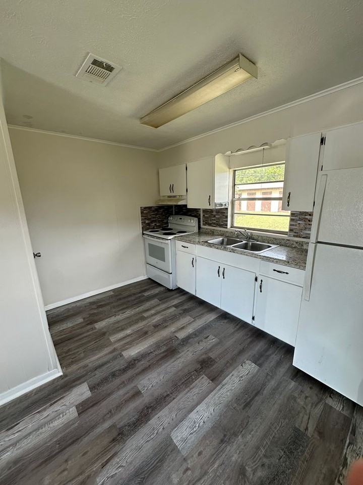108 N Anita Dr - Photo 3 of 6