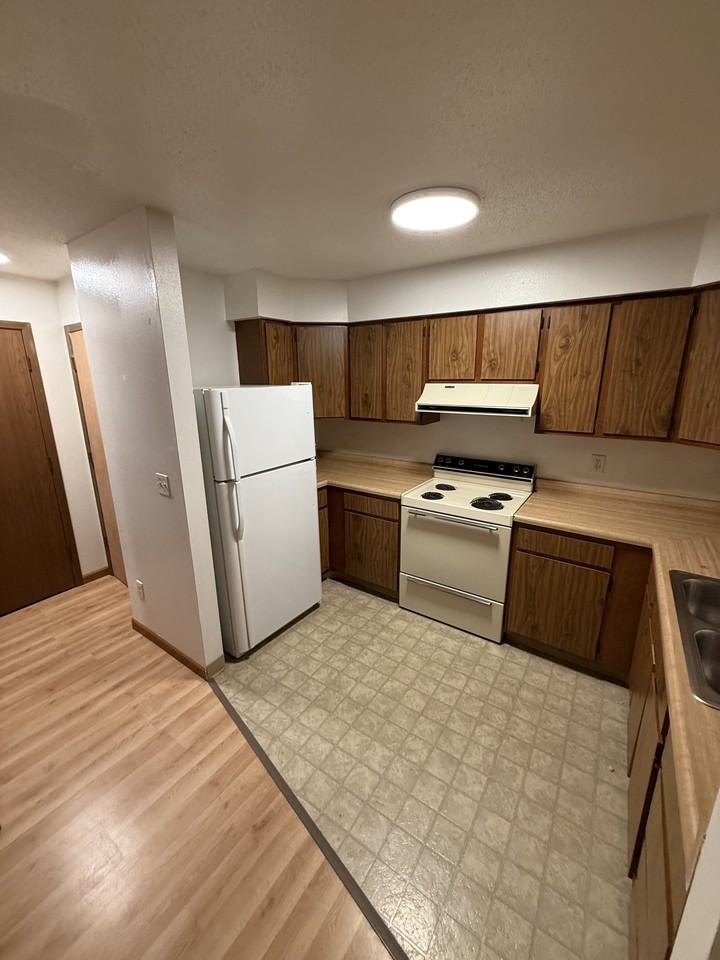 725 South 11th Street - Photo 3 of 11