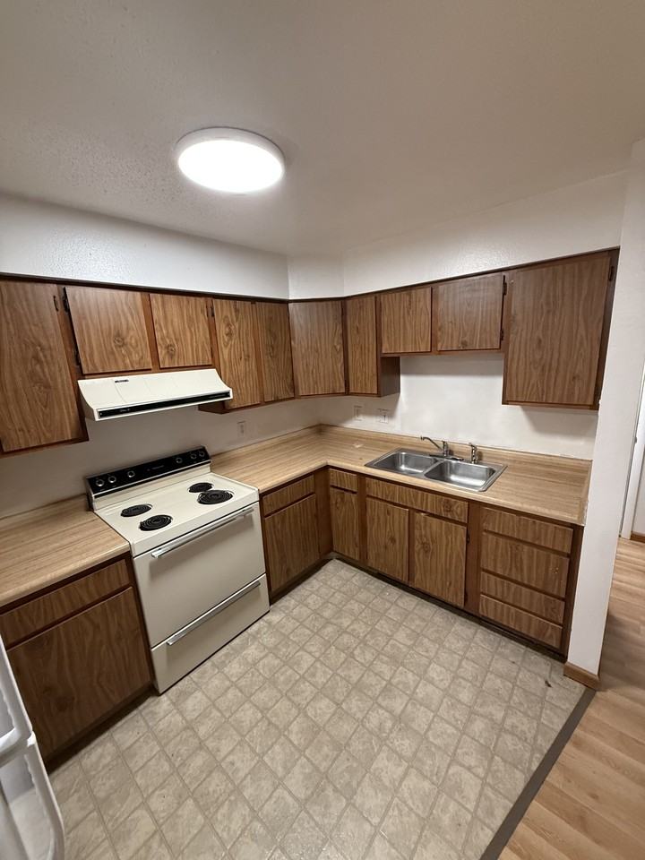 725 South 11th Street - Photo 4 of 11