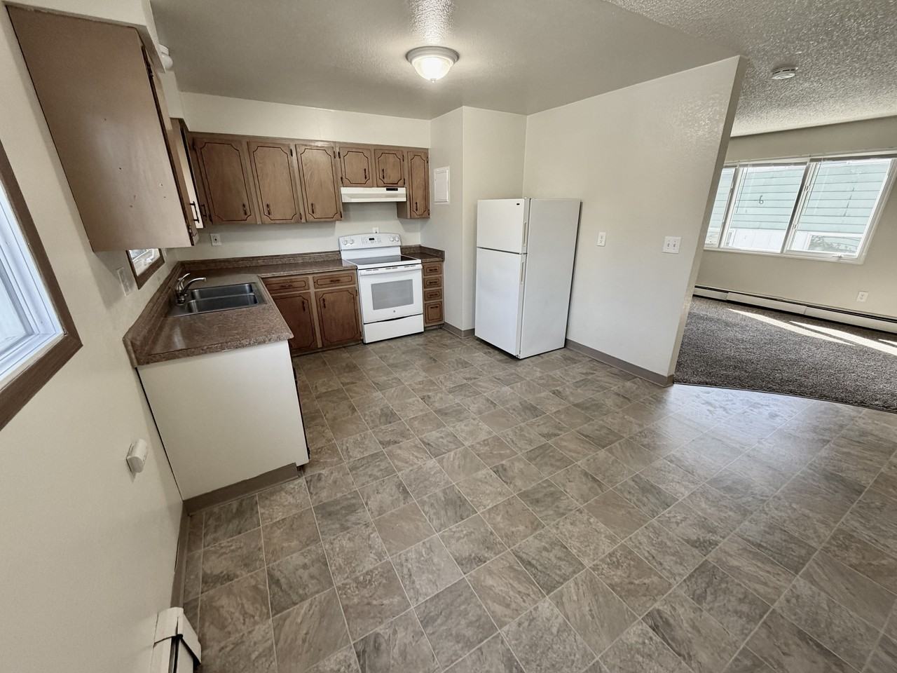 (24) 821 North Hoyt - Photo 2 of 12