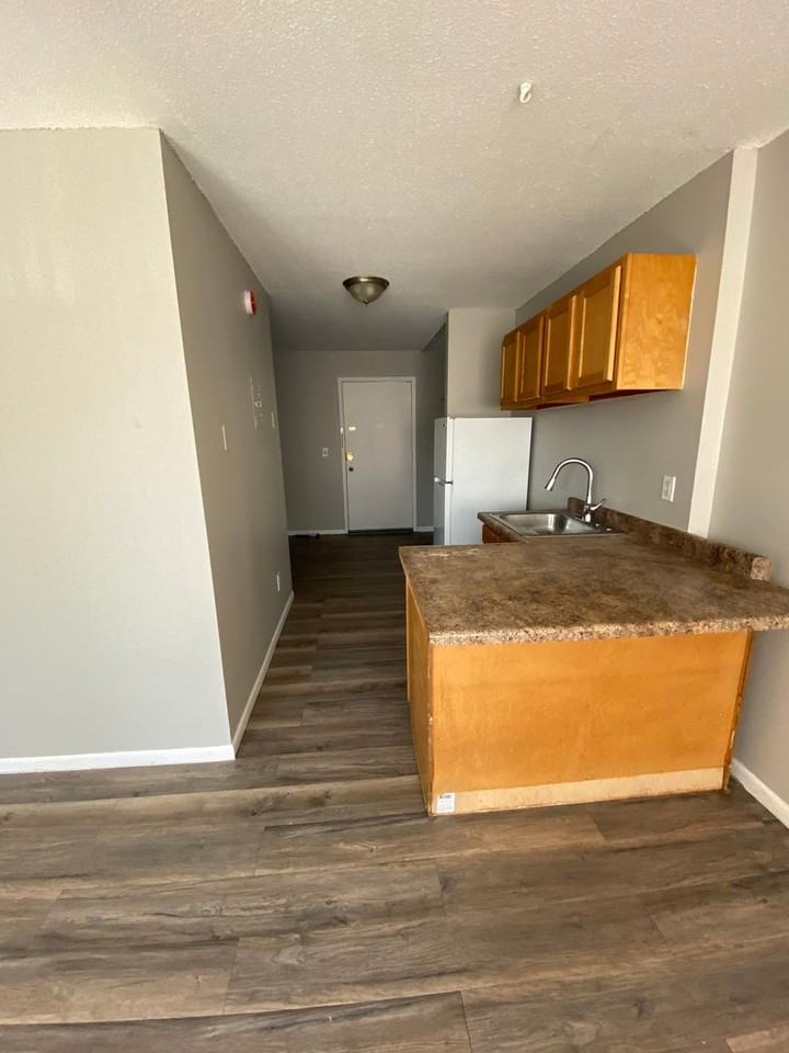 Eat Street Flat LLC - Photo 4 of 6
