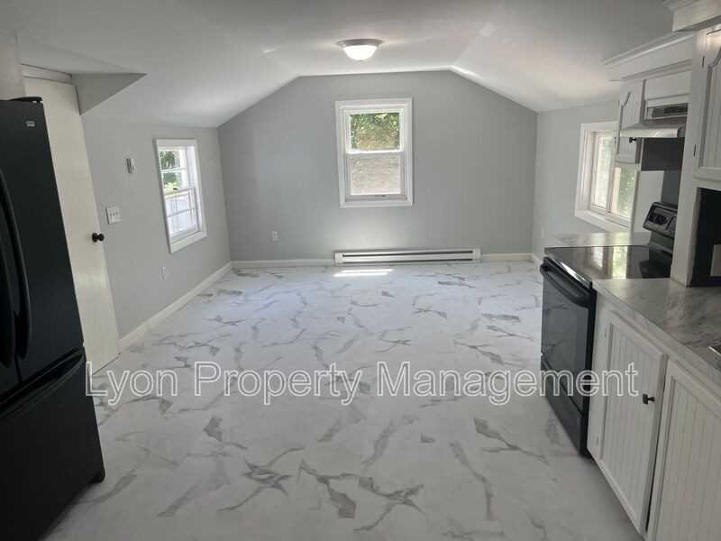 67 Hutchinson St - Photo 2 of 10