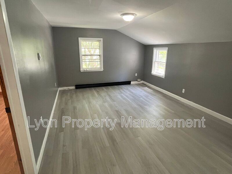 67 Hutchinson St - Photo 4 of 10