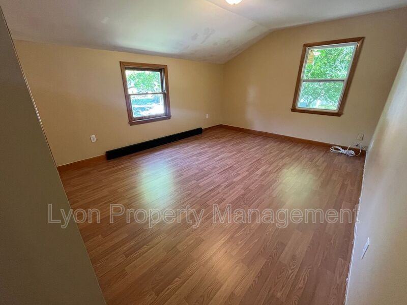 67 Hutchinson St - Photo 5 of 10