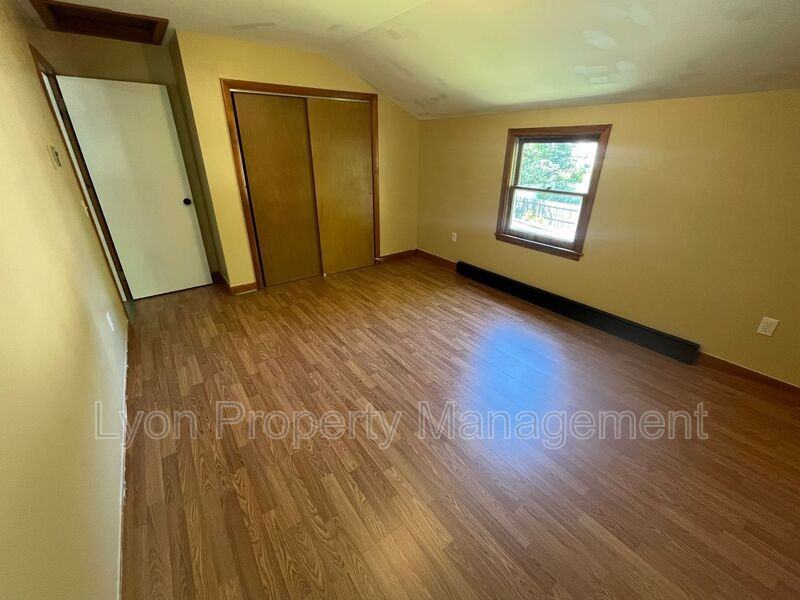 67 Hutchinson St - Photo 6 of 10