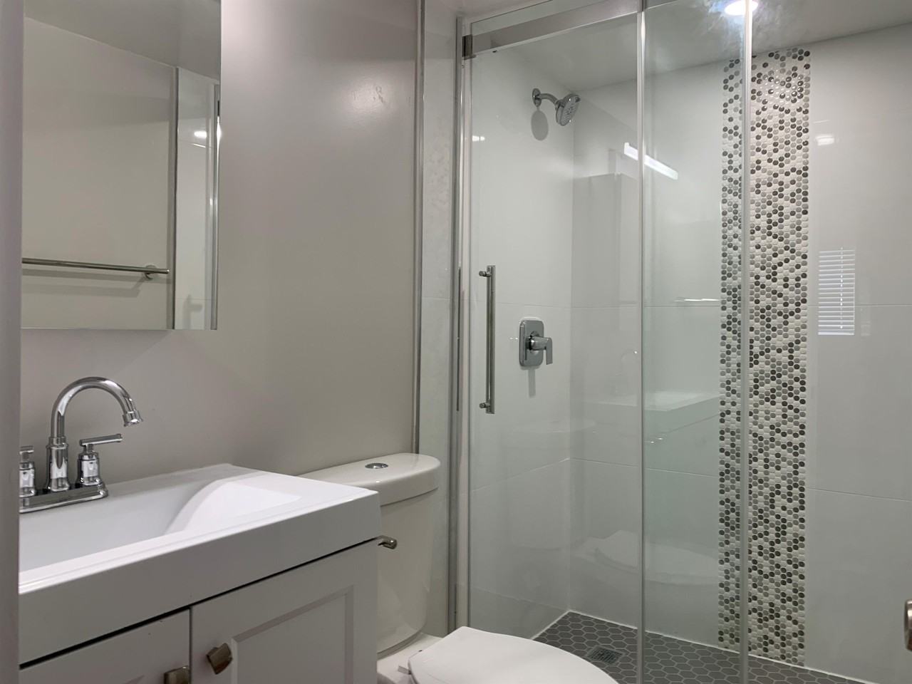 APARTMENTS ON 11TH, LLC - Photo 4 of 28