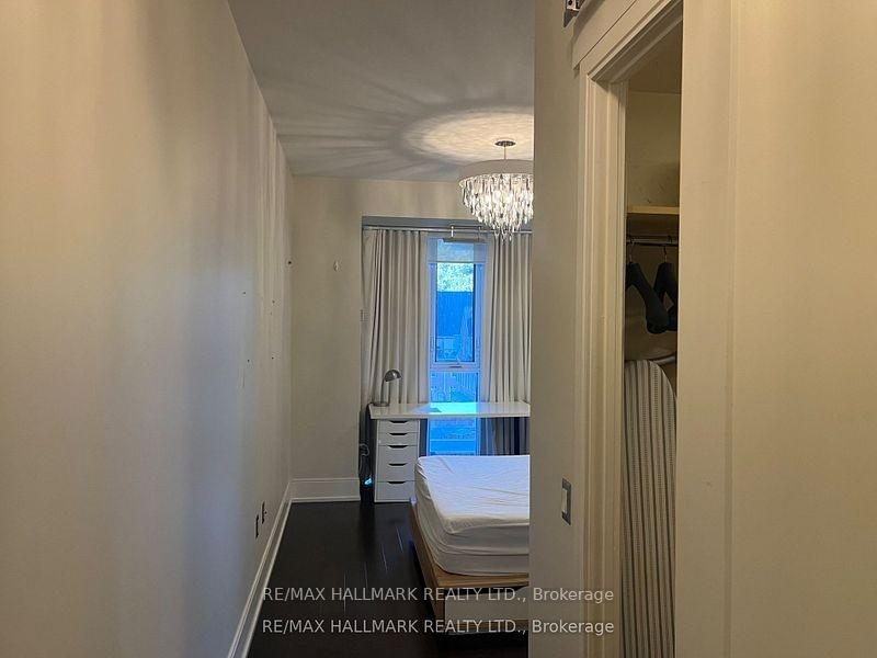560 Front Street West - Photo 2