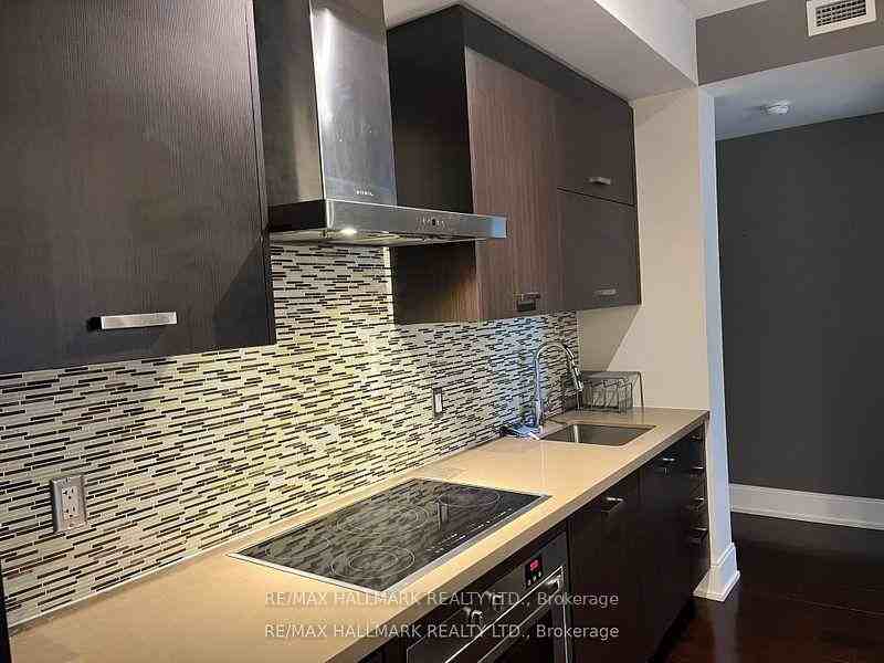 560 Front Street West - Photo 3