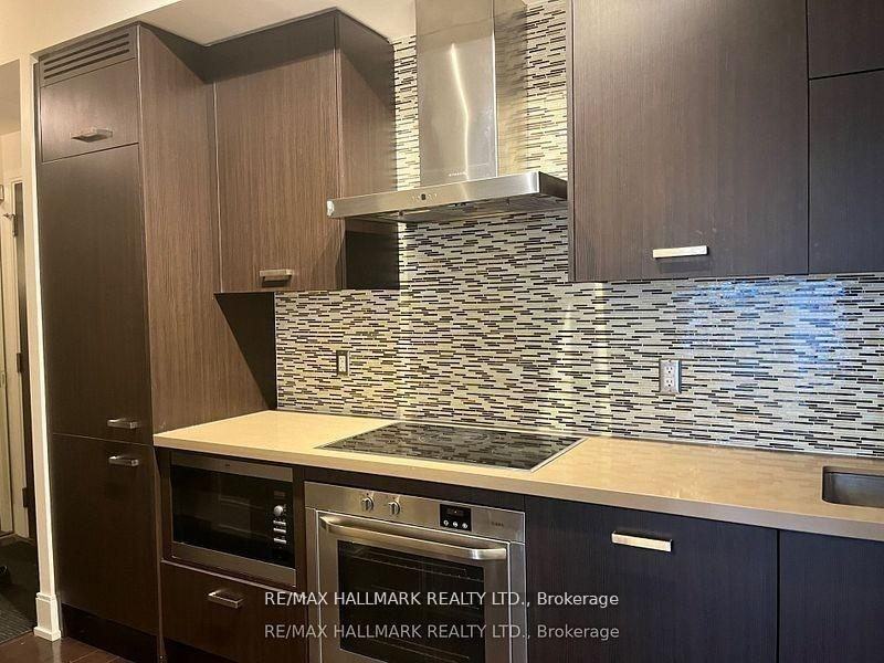 560 Front Street West - Photo 5