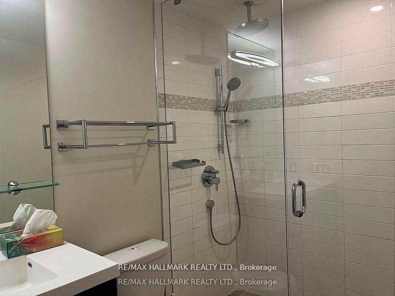 560 Front Street West - Photo 8