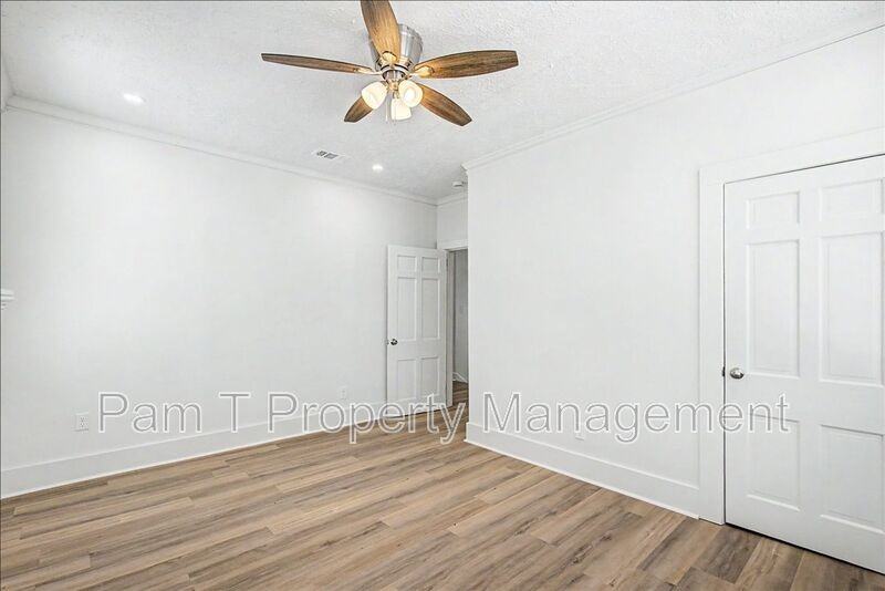 613 W 39th St - Photo 6 of 20