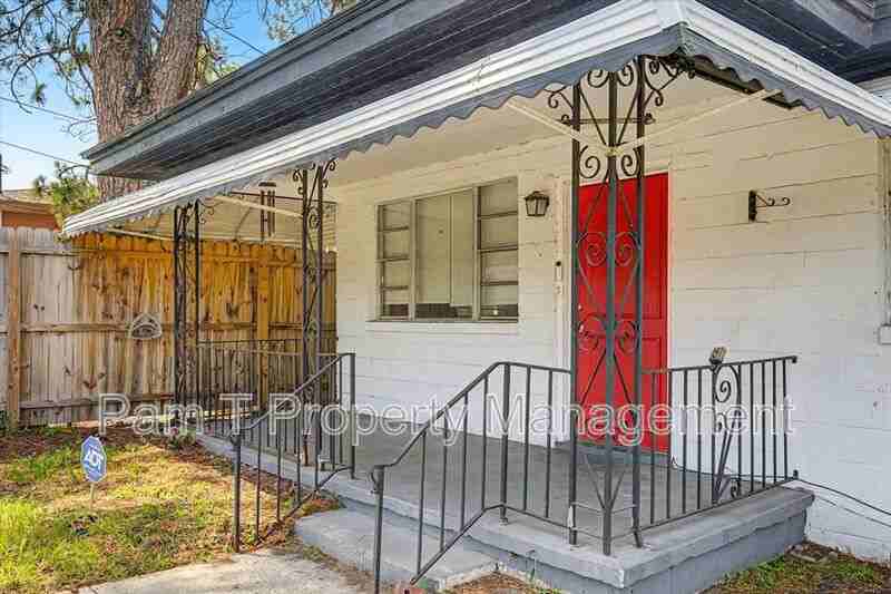 1120 Darwin St - Photo 2 of 19