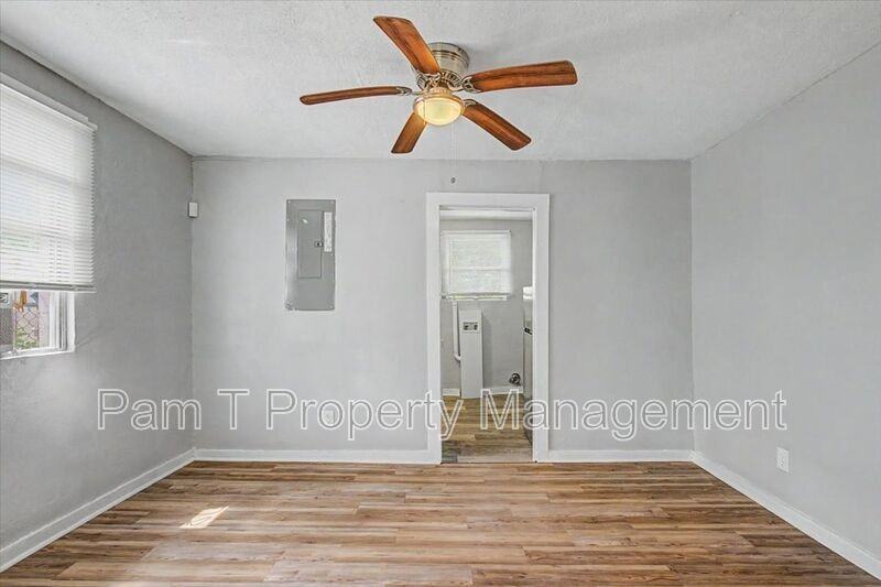 1120 Darwin St - Photo 6 of 19