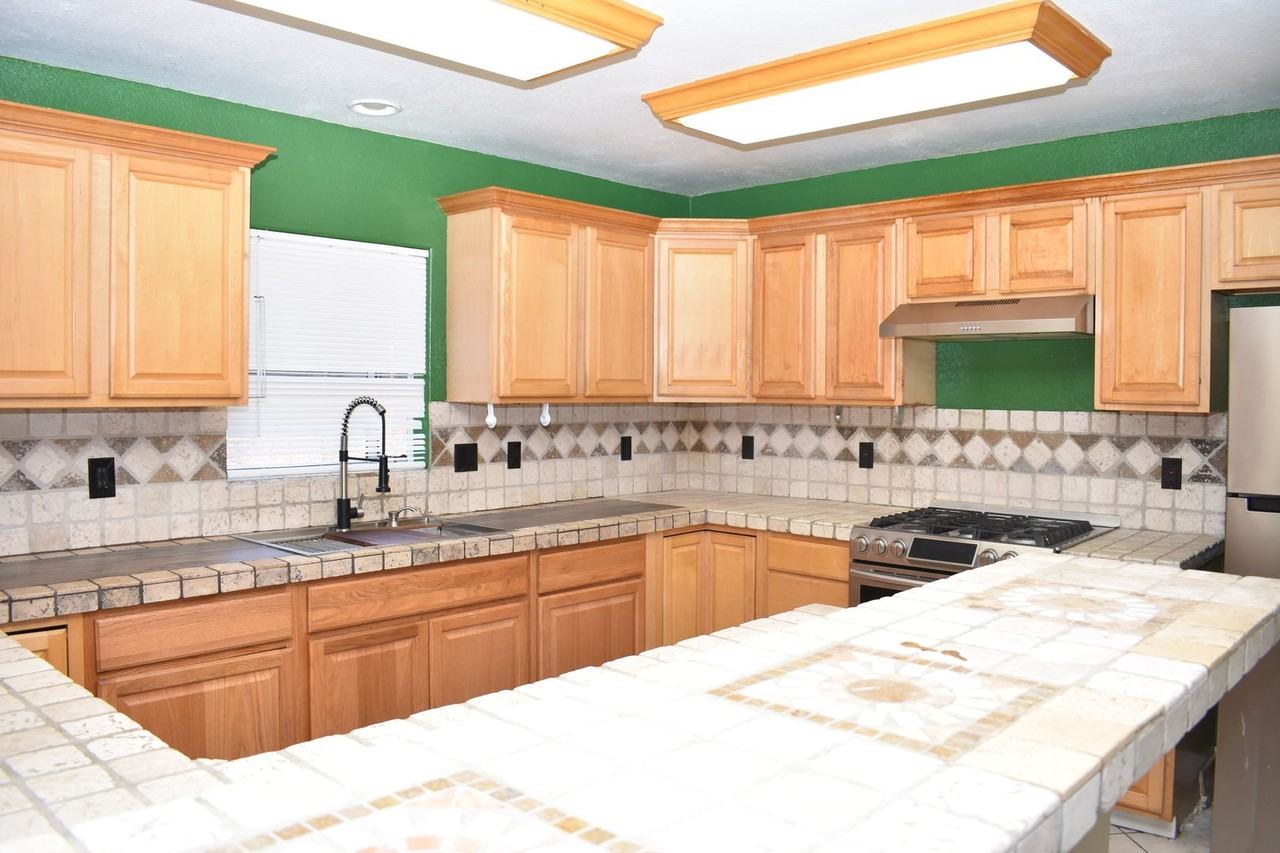 249 S 33rd St - Photo 5 of 20