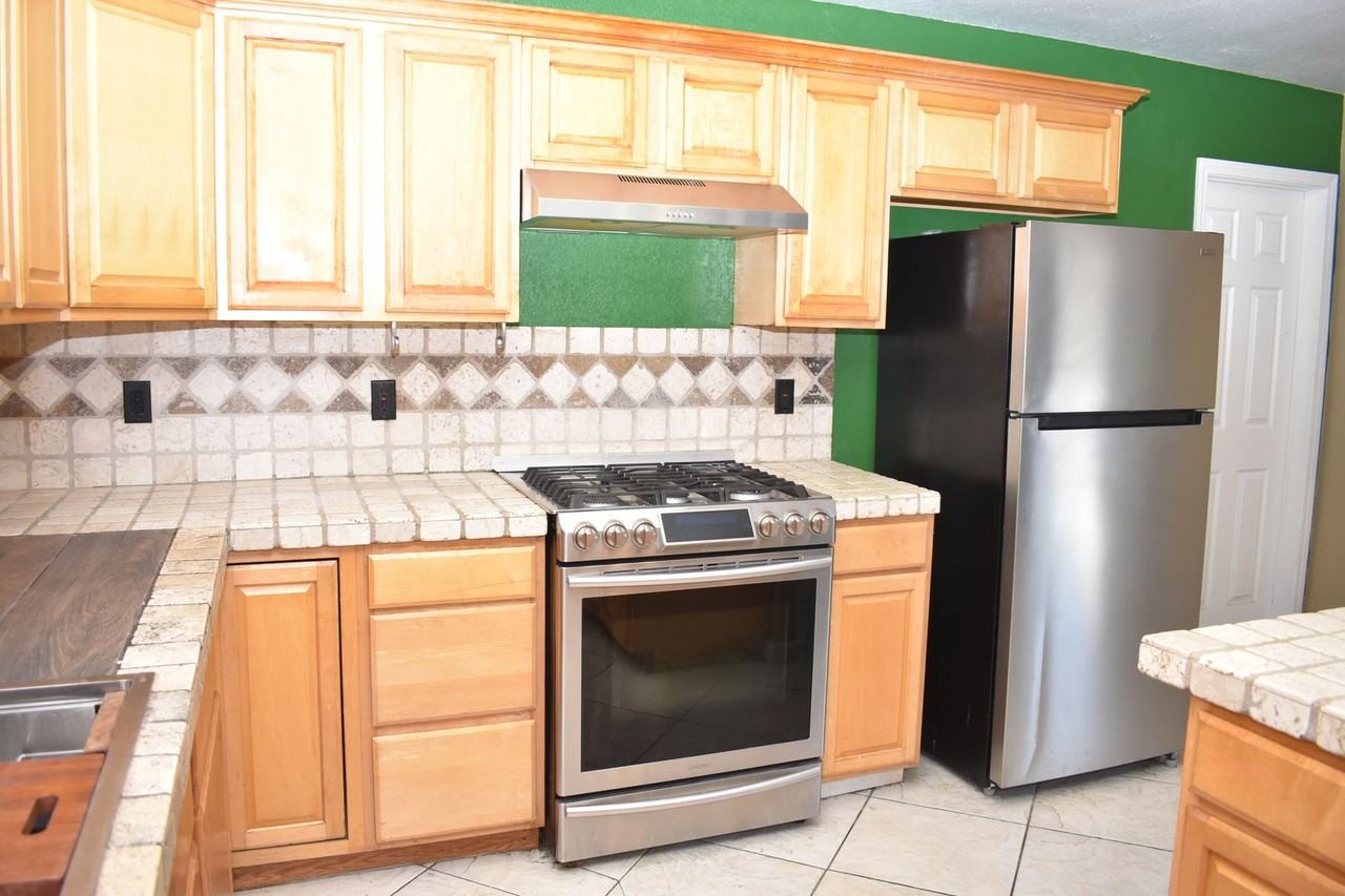249 S 33rd St - Photo 7 of 20