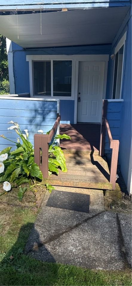 807 Southeast East Slope Road - Photo 3 of 14