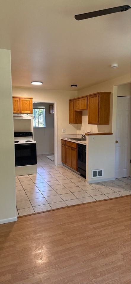 807 Southeast East Slope Road - Photo 5 of 14
