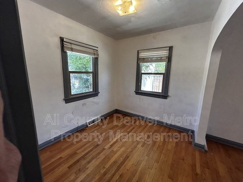 2111 S Emerson St - Photo 4 of 10