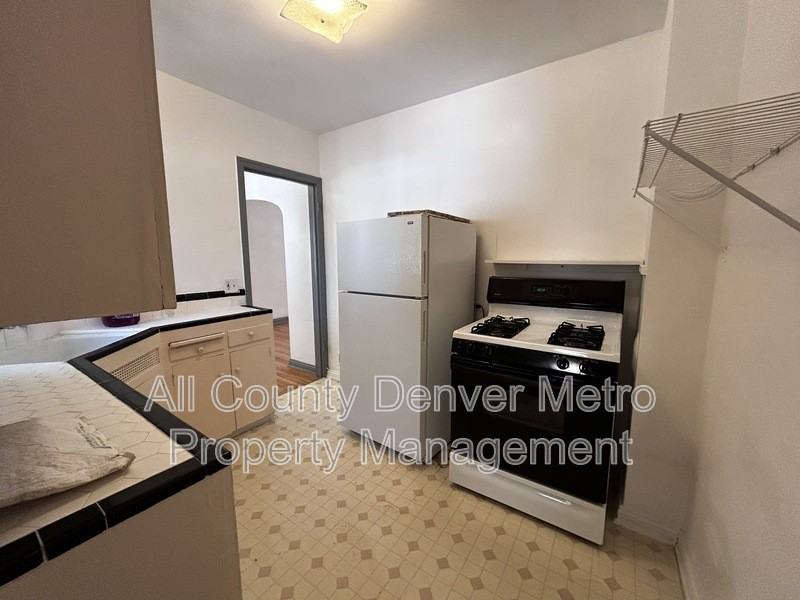2111 S Emerson St - Photo 5 of 10