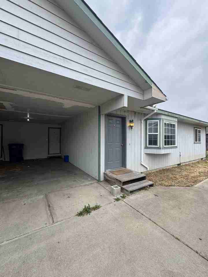 903 E White Birch Ave