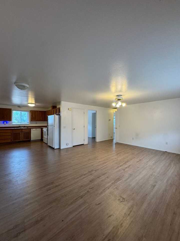 903 E White Birch Ave - Photo 2 of 14