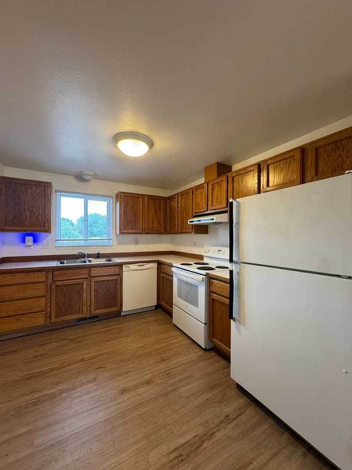 903 E White Birch Ave - Photo 4 of 14