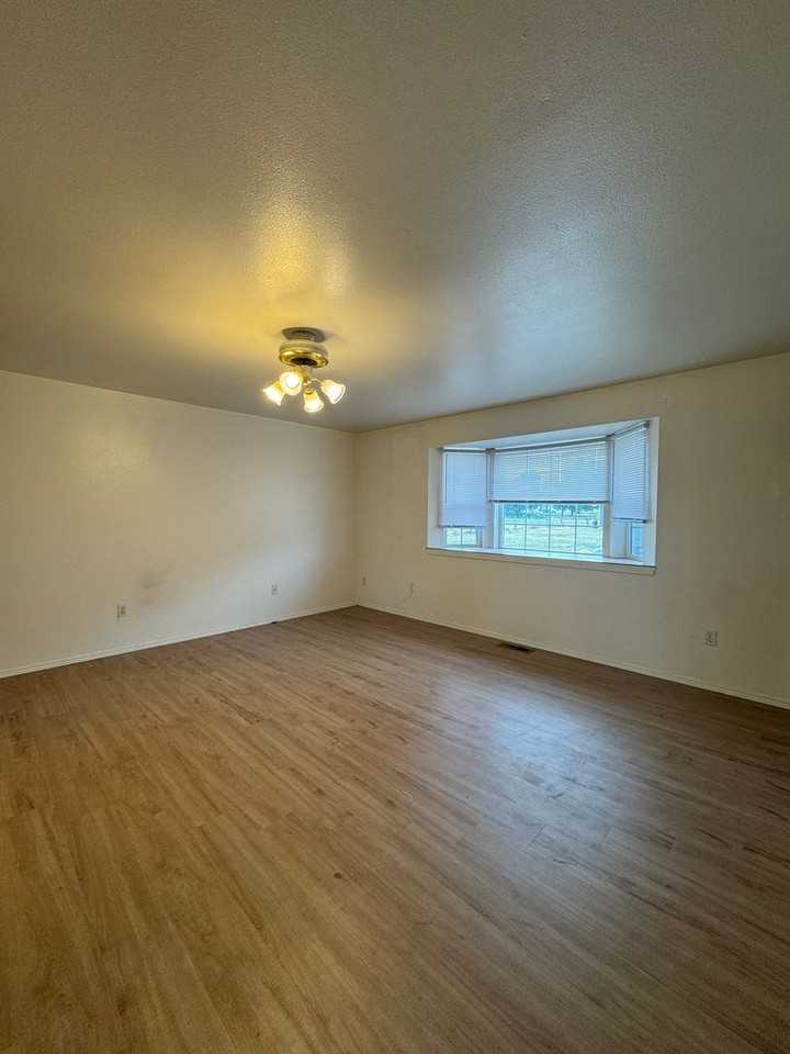 903 E White Birch Ave - Photo 7 of 14