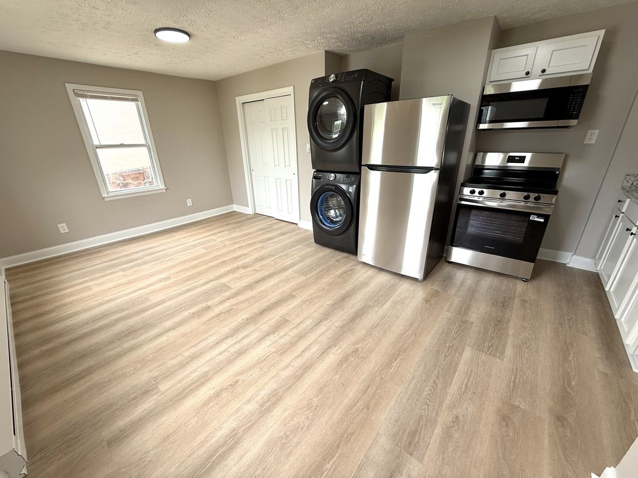 121 North Broadway Street - Photo 4 of 11