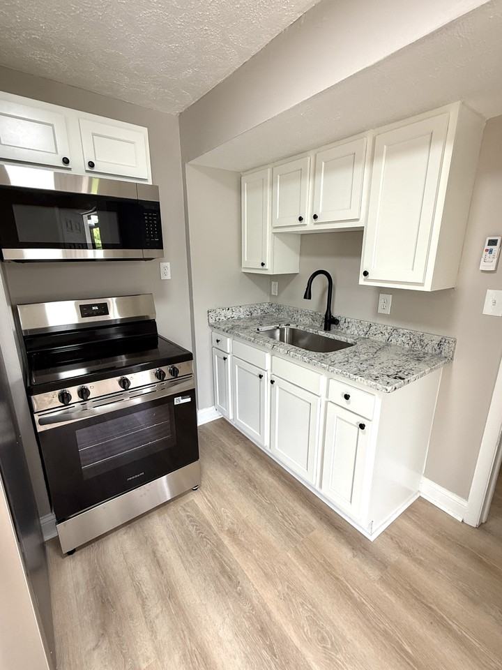 121 North Broadway Street - Photo 5 of 11