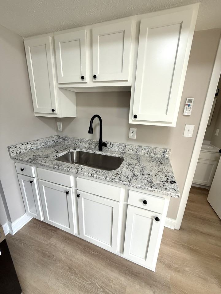 121 North Broadway Street - Photo 6 of 11